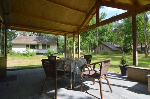 Foto 6 - Detached Bungalow With Lovely Covered Terrace in a Nature Rich Holiday Park