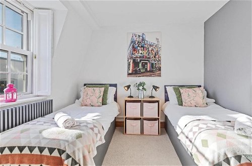 Photo 10 - Pebble Mews House - Sleeps 6 to 8 Guests