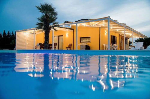 Photo 5 - Villa With Large Swimming Pool Salento