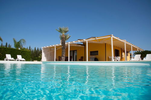 Photo 4 - Villa With Large Swimming Pool Salento