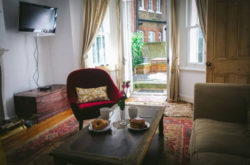 Photo 15 - Charming 1 Bedroom Flat in Brook Green