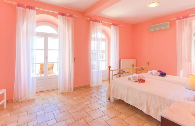 House On The Rocks in Nisaki - Photo 21