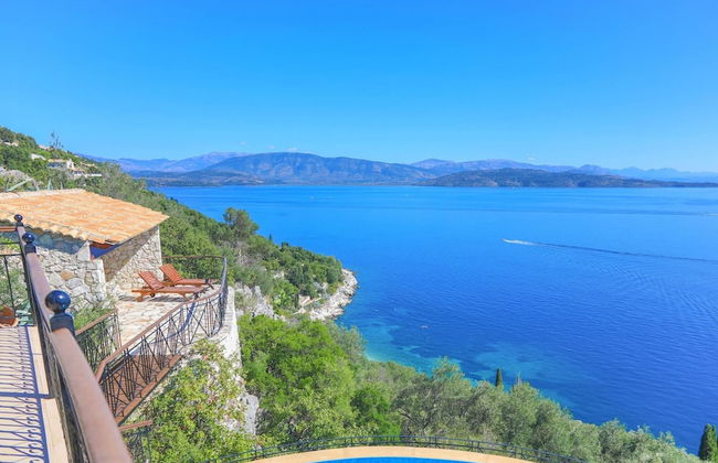 House On The Rocks in Nisaki - Photo 2