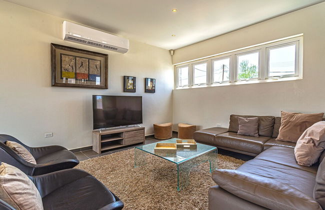 Stunning Modern Home, Near Beaches Full AC - Foto 13