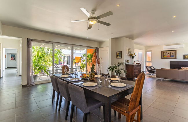 Stunning Modern Home, Near Beaches Full AC - Foto 35