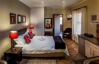 Foto 1 - Room in B&B - Luxury Room, Double Bed and Sleeper Couch max 4 Guests, Near Port Elizabeth