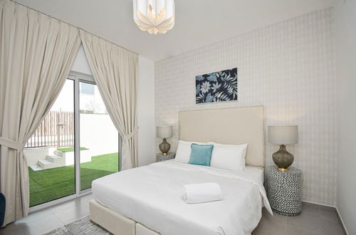 Photo 4 - Elegant 3 BR Dubai South