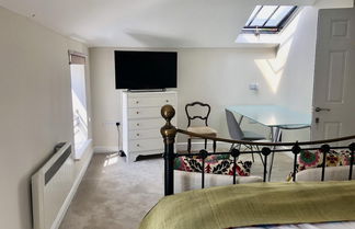 Photo 1 - The Mews - 1BR Studio in Jericho Near City Centre