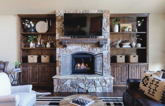 Klamath by Avantstay Gorgeous Mountain Home w/ Fire Pit, Spa & Lake Views - Foto 5
