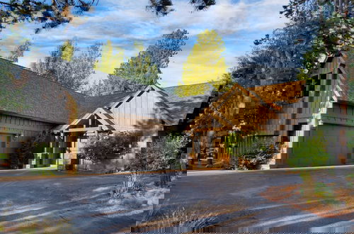 Photo 34 - Klamath by Avantstay Gorgeous Mountain Home w/ Fire Pit, Spa & Lake Views