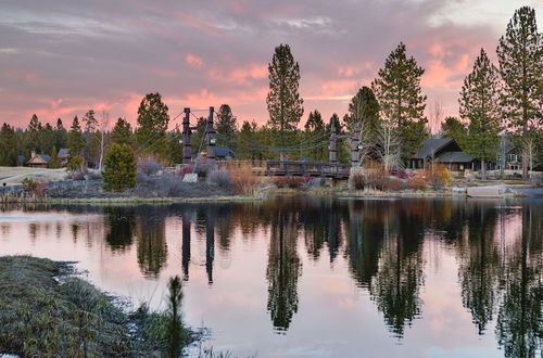 Foto 15 - Klamath by Avantstay Gorgeous Mountain Home w/ Fire Pit, Spa & Lake Views