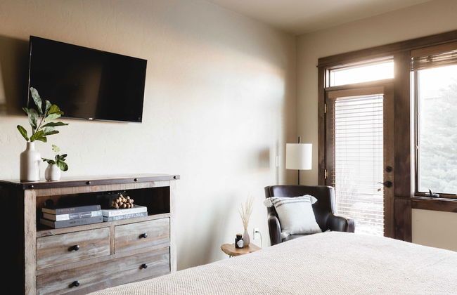 Klamath by Avantstay Gorgeous Mountain Home w/ Fire Pit, Spa & Lake Views - Foto 20
