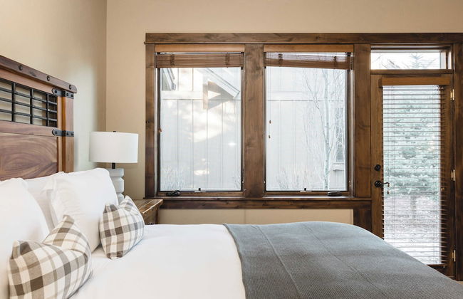 Klamath by Avantstay Gorgeous Mountain Home w/ Fire Pit, Spa & Lake Views - Foto 23