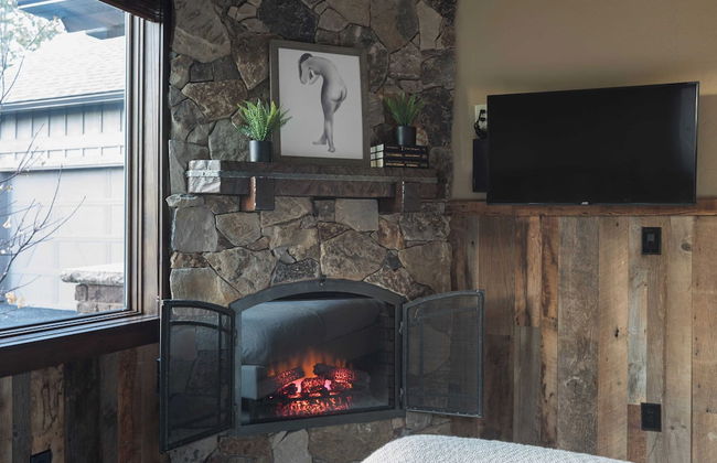 Klamath by Avantstay Gorgeous Mountain Home w/ Fire Pit, Spa & Lake Views - Foto 27