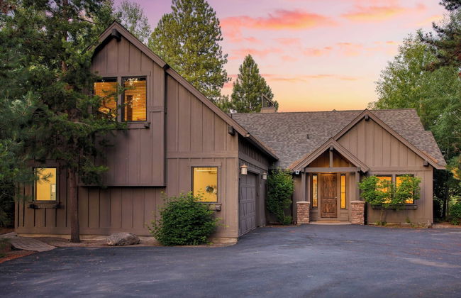Klamath by Avantstay Gorgeous Mountain Home w/ Fire Pit, Spa & Lake Views - Foto 33