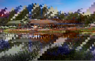 Photo 2 - Klamath by Avantstay Gorgeous Mountain Home w/ Fire Pit, Spa & Lake Views