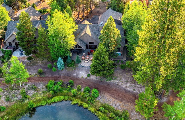 Klamath by Avantstay Gorgeous Mountain Home w/ Fire Pit, Spa & Lake Views - Foto 35