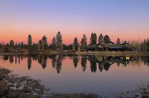 Photo 21 - Klamath by Avantstay Gorgeous Mountain Home w/ Fire Pit, Spa & Lake Views