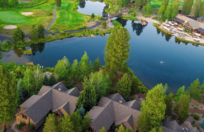 Klamath by Avantstay Gorgeous Mountain Home w/ Fire Pit, Spa & Lake Views - Foto 36