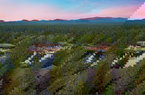 Photo 38 - Klamath by Avantstay Gorgeous Mountain Home w/ Fire Pit, Spa & Lake Views