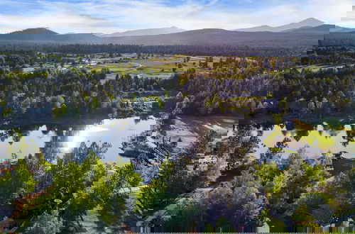 Photo 39 - Klamath by Avantstay Gorgeous Mountain Home w/ Fire Pit, Spa & Lake Views