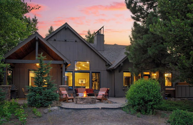 Klamath by Avantstay Gorgeous Mountain Home w/ Fire Pit, Spa & Lake Views - Foto 1