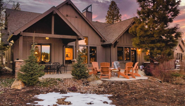 Photo 1 - Klamath by Avantstay Gorgeous Mountain Home w/ Fire Pit, Spa & Lake Views