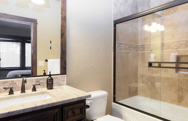 Klamath by Avantstay Gorgeous Mountain Home w/ Fire Pit, Spa & Lake Views - Foto 24