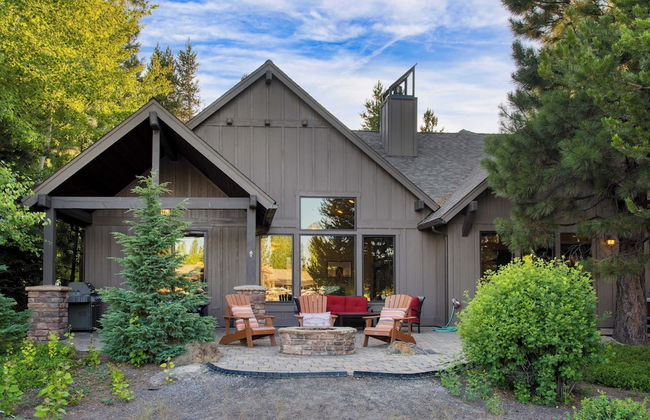 Klamath by Avantstay Gorgeous Mountain Home w/ Fire Pit, Spa & Lake Views - Foto 32