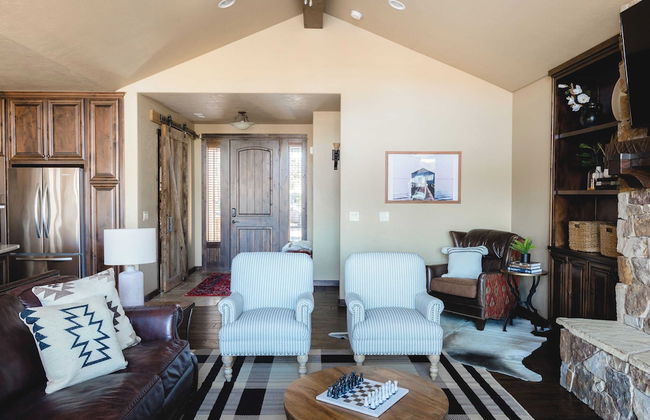 Klamath by Avantstay Gorgeous Mountain Home w/ Fire Pit, Spa & Lake Views - Foto 7