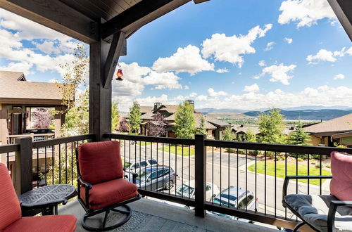 Photo 28 - Fairway Ski and Golf Retreat by Avantstay Blocks From the Ski Lift! Beautiful Views w/ Hot Tub