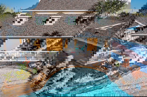Photo 1 - Pb106- Happiness Comes In Waves