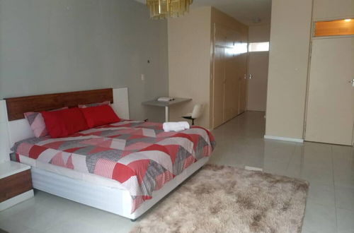 Foto 7 - Spacious Executive Holiday Apartment In Bulawayo