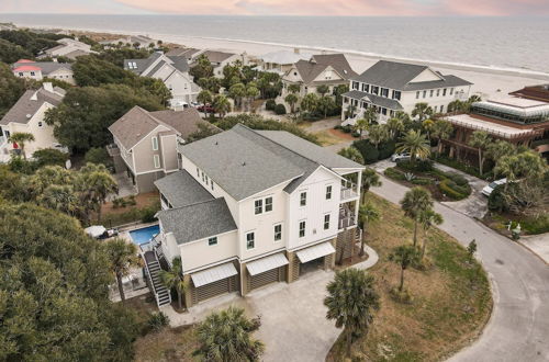 Photo 9 - Pelican by Avantstay Stunning Beach Getaway w/ Pool & Outdoor Kitchen