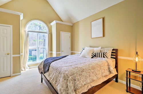 Photo 10 - Spacious Stockbridge Manor: Pool Table, 2 Kitchens