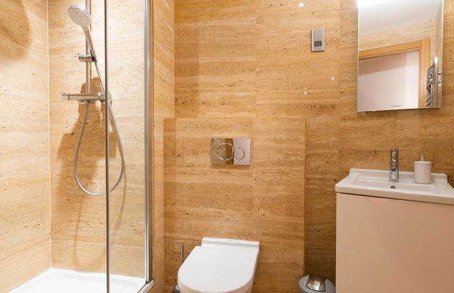 Ocean SPA Suite 11-hosted by Sweetstay - Photo 7