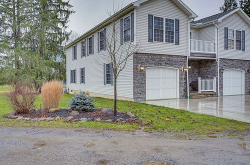 Foto 14 - Ellicottville Townhome w/ Hot Tub ~ 2 Mi to Skiing