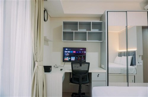 Foto 6 - Homey And Warm Studio At 28Th Floor Gold Coast Apartment