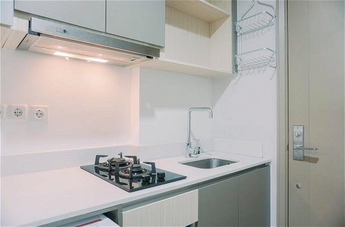 Foto 7 - Homey And Warm Studio At 28Th Floor Gold Coast Apartment
