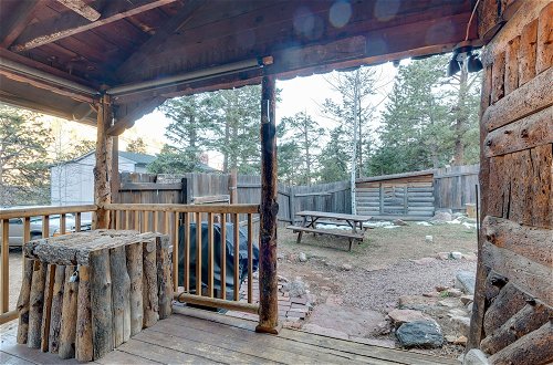 Foto 4 - Rustic Log Cabin w/ Studio ~ 5 Mi to Pikes Peak