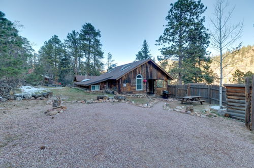 Foto 15 - Rustic Log Cabin w/ Studio ~ 5 Mi to Pikes Peak