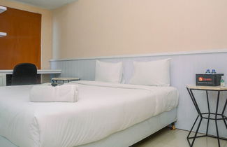 Photo 3 - Minimalist And Comfy Studio At Grand Dhika City Apartment