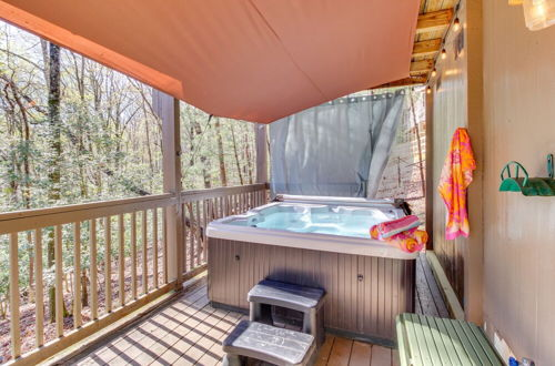 Photo 25 - Coosawattee Cabin: Pool Access & Resort Amenities
