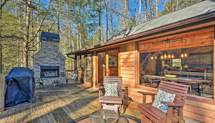 Foto 1 - Blue Ridge Mtns Creekside Cabin w/ Hot Tub + Pier