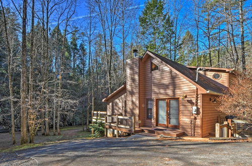 Foto 27 - Blue Ridge Mtns Creekside Cabin w/ Hot Tub + Pier