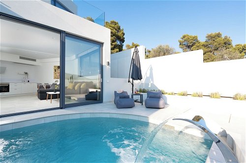 Photo 30 - White Cliff Luxury Suites