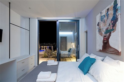 Photo 3 - White Cliff Luxury Suites