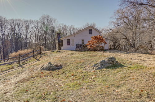 Foto 1 - Cozy Berkshires Cottage w/ 11 Private Acres