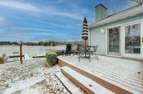 Photo 11 - Lakefront Paw Paw Cottage w/ Boats & 2 Docks