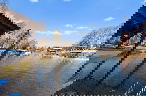 Foto 4 - Winding Down by Avantstay Sleeps 20 + Dock, View